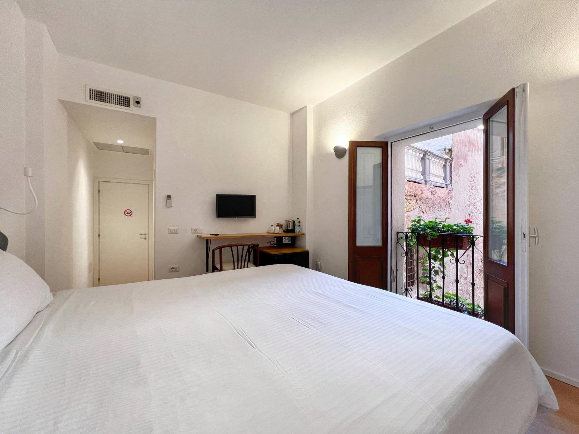 Al Duomo Di Cagliari Hotell Exteriör bild