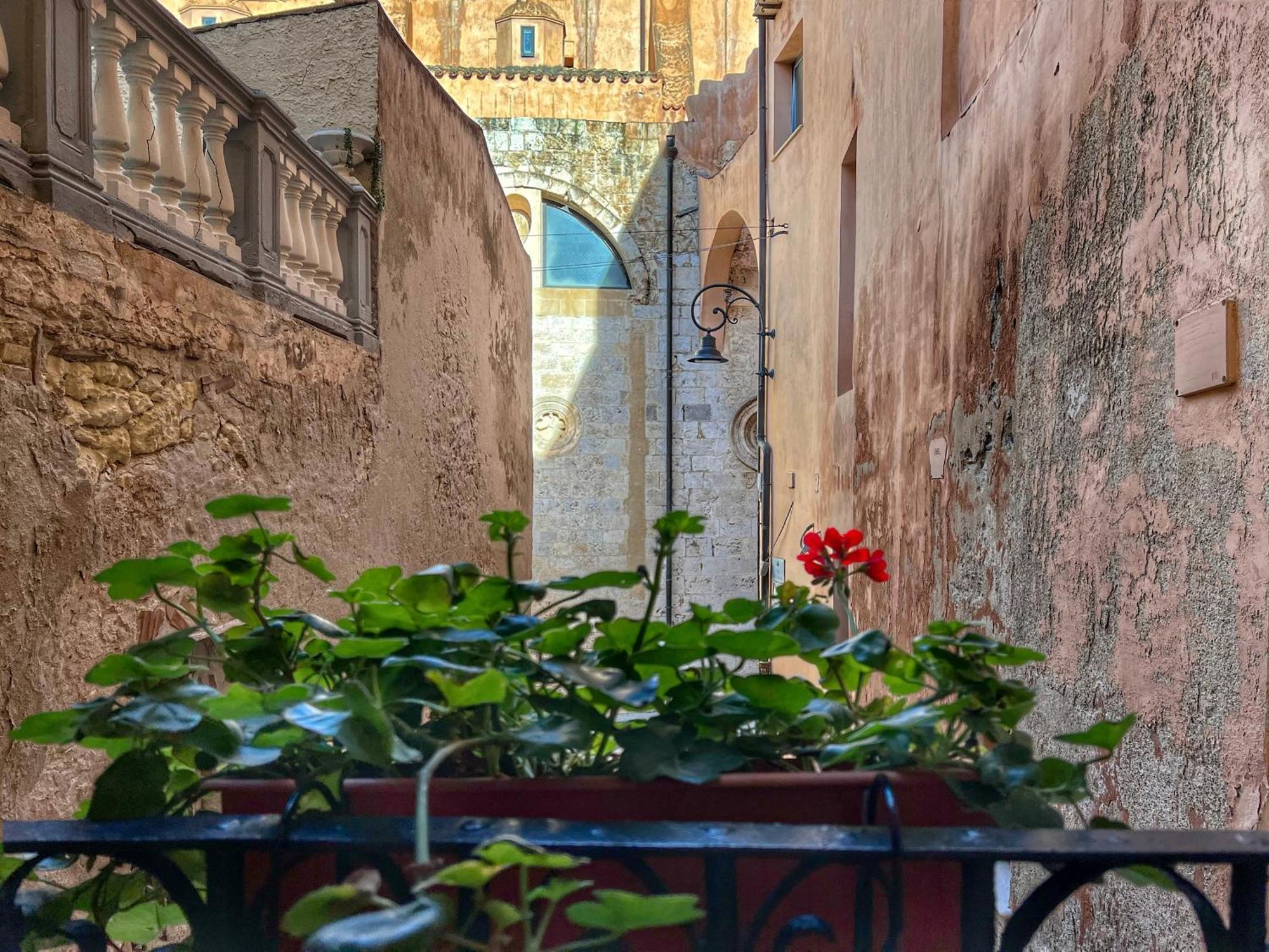 Al Duomo Di Cagliari Hotell Exteriör bild